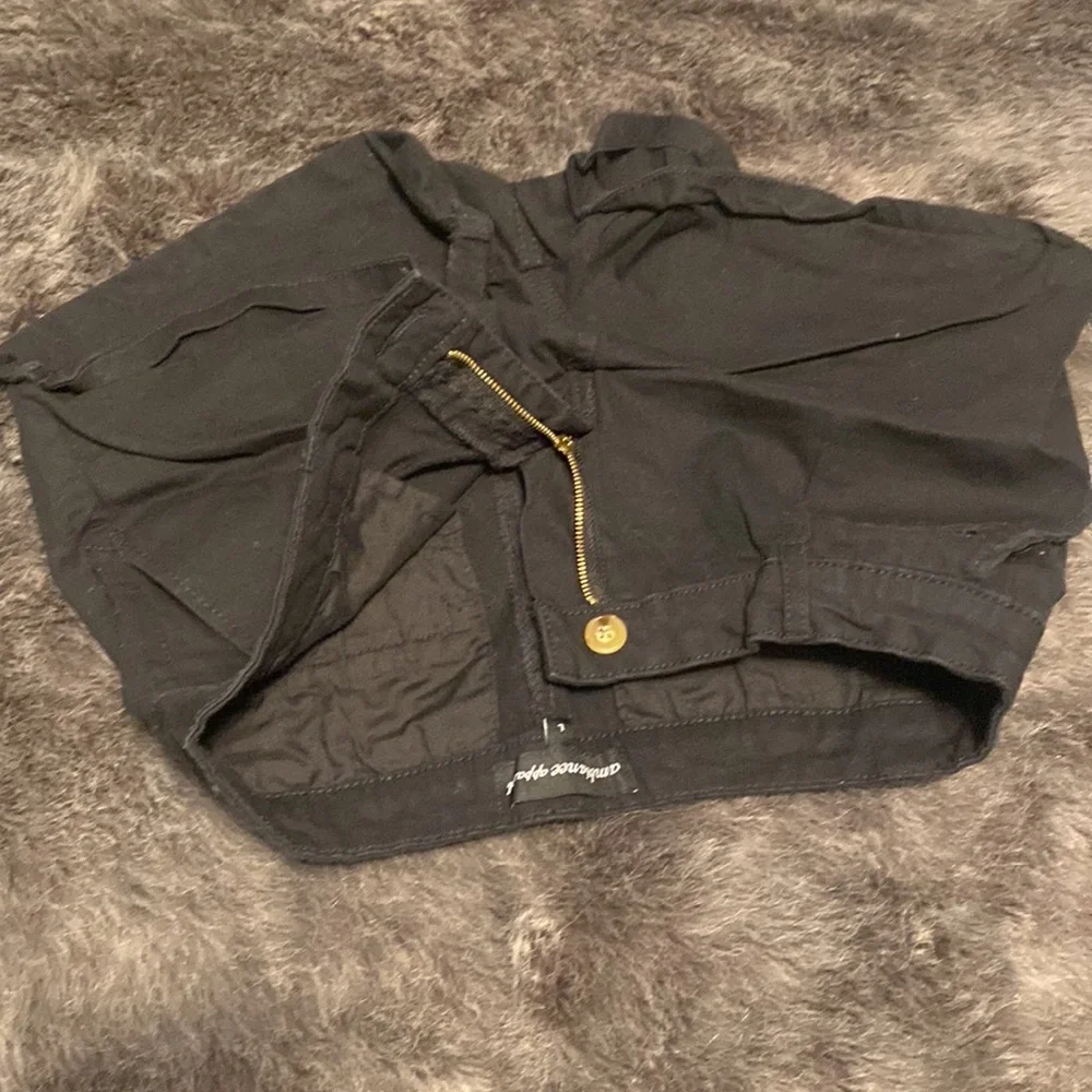 Shorts - Picture 3 of 3